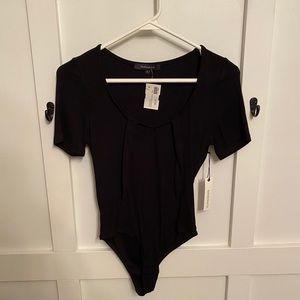 Short sleeve tie front bodysuit ✨NWT✨